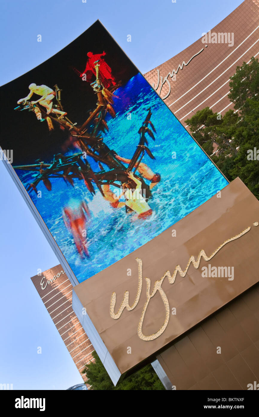 En NÉON montrant l'O Le Cirque du Soleil et de l'extérieur de la WYNN Hotel and Casino - LAS VEGAS, NEVADA Banque D'Images