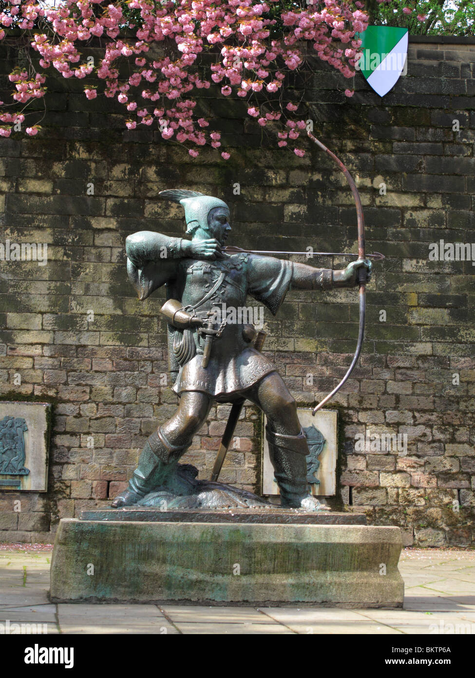 La statue de Robin des bois au château de Nottingham. Banque D'Images