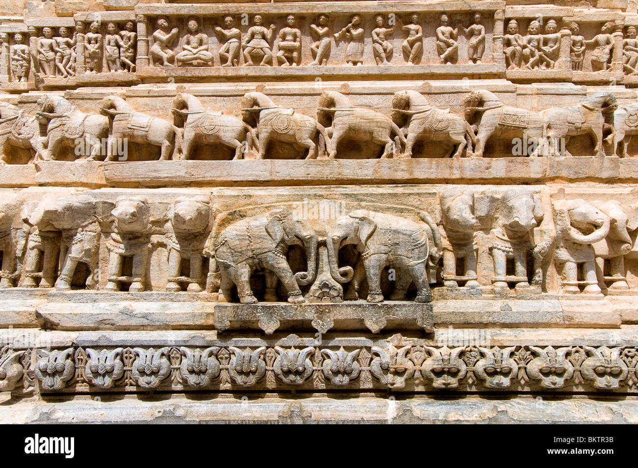 Sculptures sur pierre, Jagdish temple, Udaipur, Rajasthan, Inde Banque D'Images