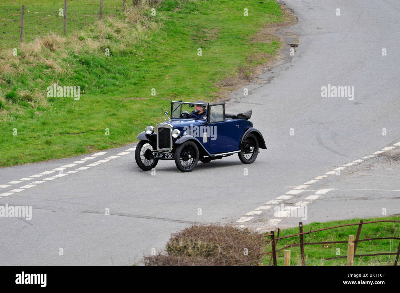 1934 AUSTIN 7 Deux places de l'Opale. Voitures anciennes 1934 SUR LA ROUTE OUVERTE. Banque D'Images