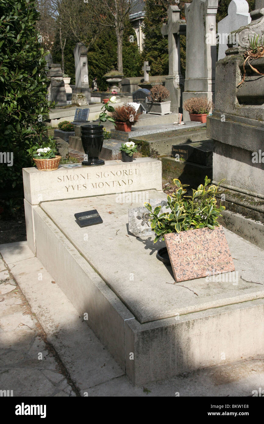 Tombe De Simone Signoret Et Yves Montand Simone Signoret et Yves Montand dans la tombe du Père Lachaise Cemetery