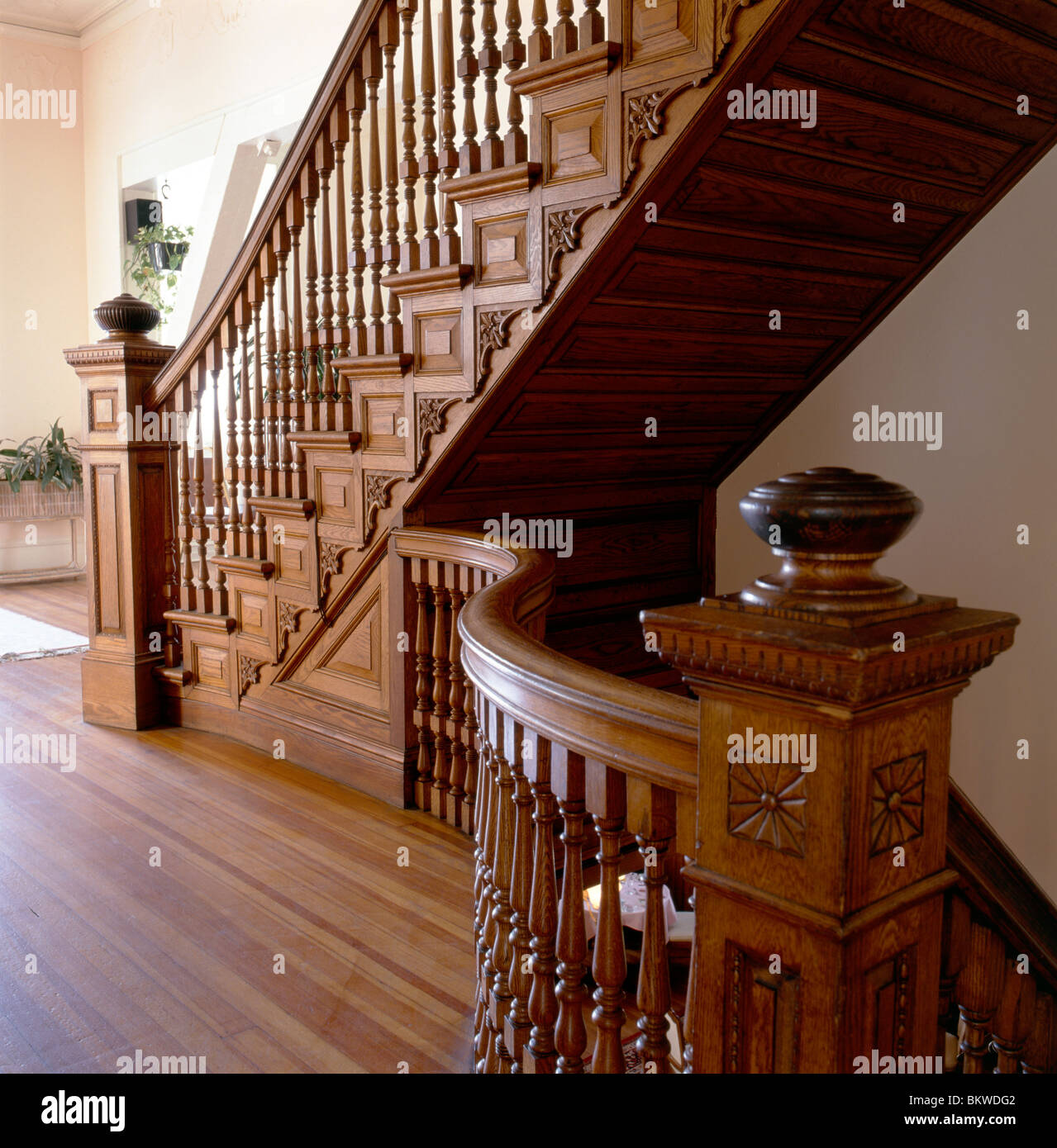 Élaborer, escalier chêne bannister & William Elliot House, "l'ancrage", pré-révolutionnaire, Beaufort, Caroline du Sud, USA Banque D'Images