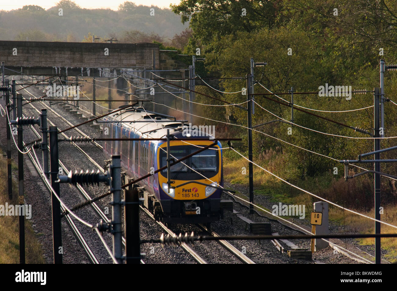 First TransPennine Express sur la ligne principale de la côte ouest dans le Lancashire, Angleterre Banque D'Images