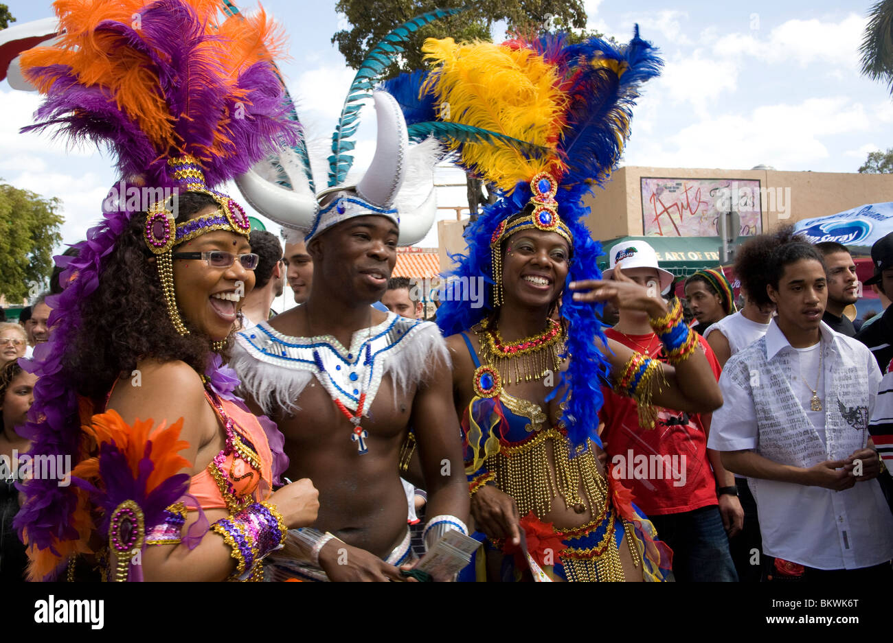 Danseuses à la Calle Ocho Festival, Little Havana Miami, Floride USA Banque D'Images