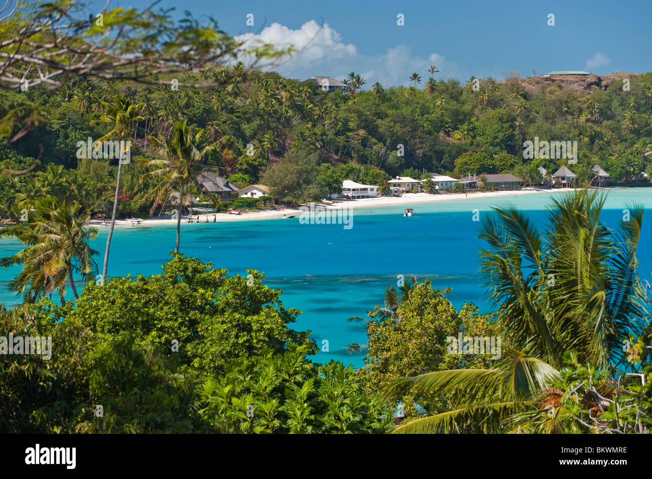 Surplombant les eaux de la pointe Matira Beach et lagon de Bora Bora, Polynésie Française Banque D'Images