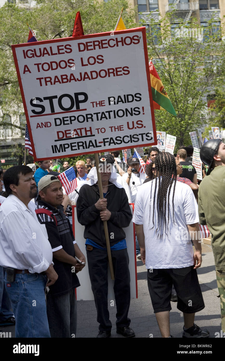 1 mai 2010 : premier mai et mars pour les droits des travailleurs immigrés et à Union Square, New York City. Banque D'Images