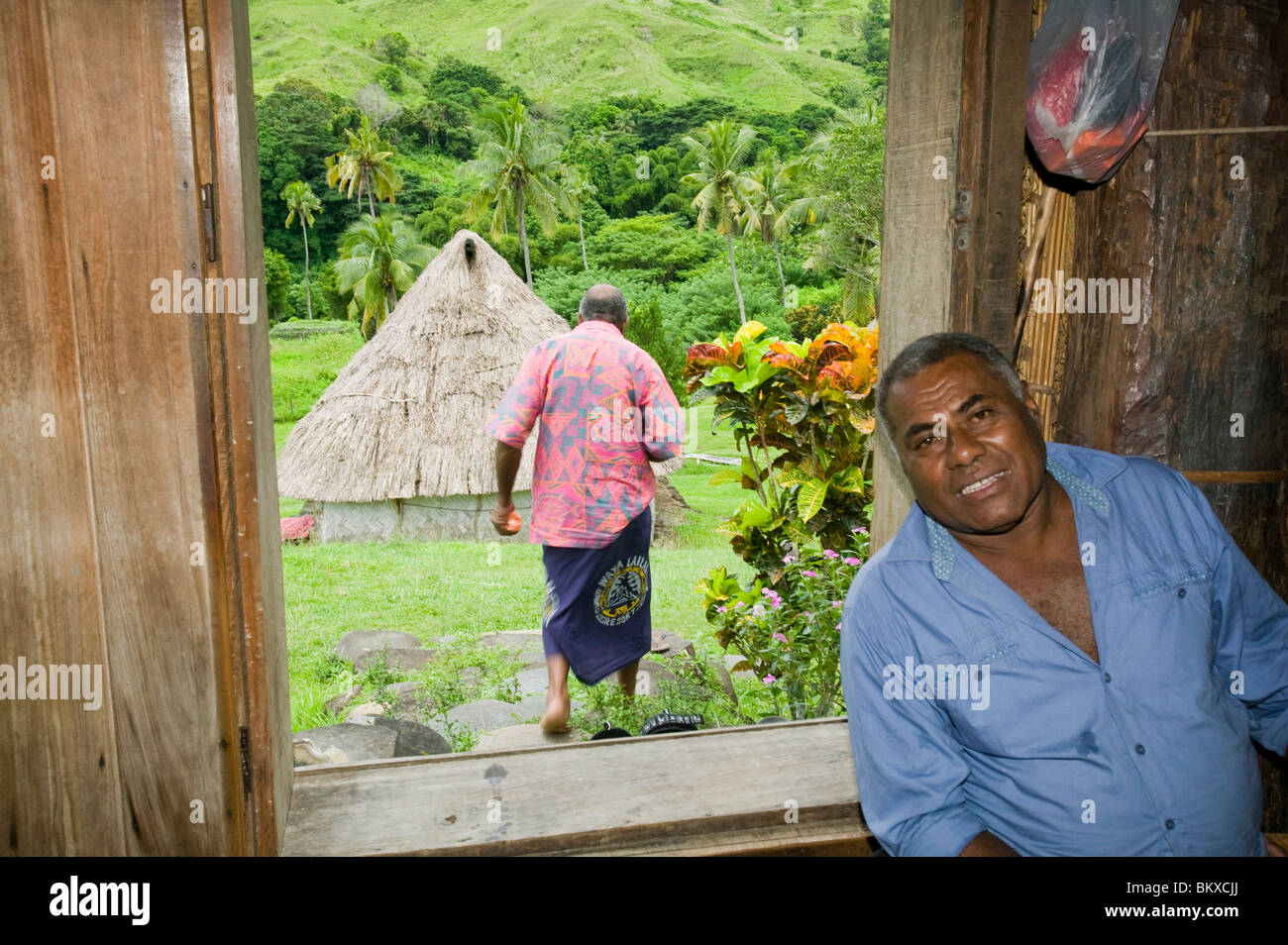 Navala village dans les hautes terres fidjiennes le seul village sur l'île encore entièrement composé de maisons traditionnelles de Bure Banque D'Images