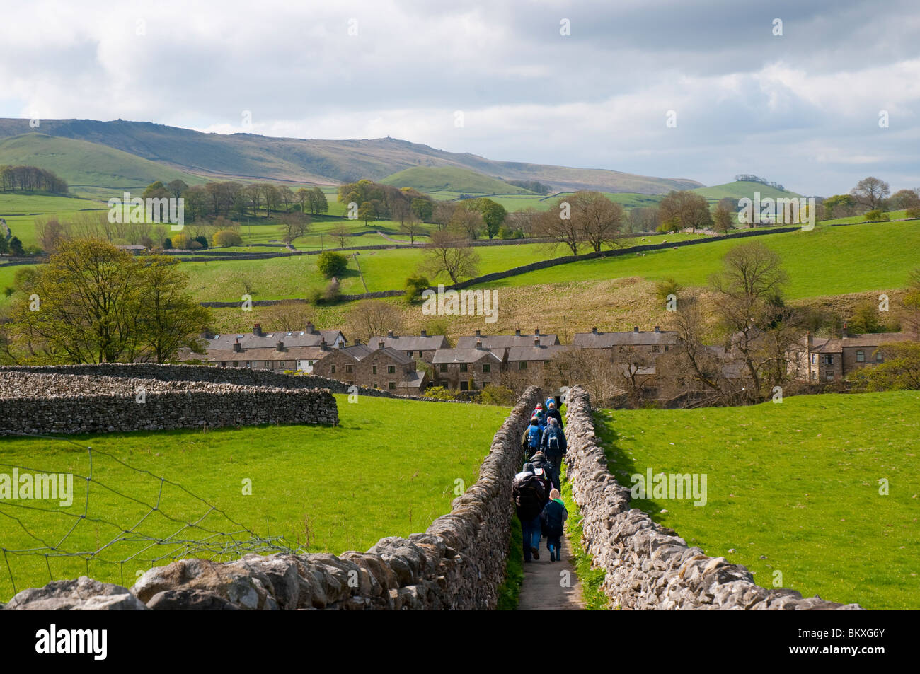 Le village de Grassington dans le Yorkshire Dales et Linton Falls Banque D'Images