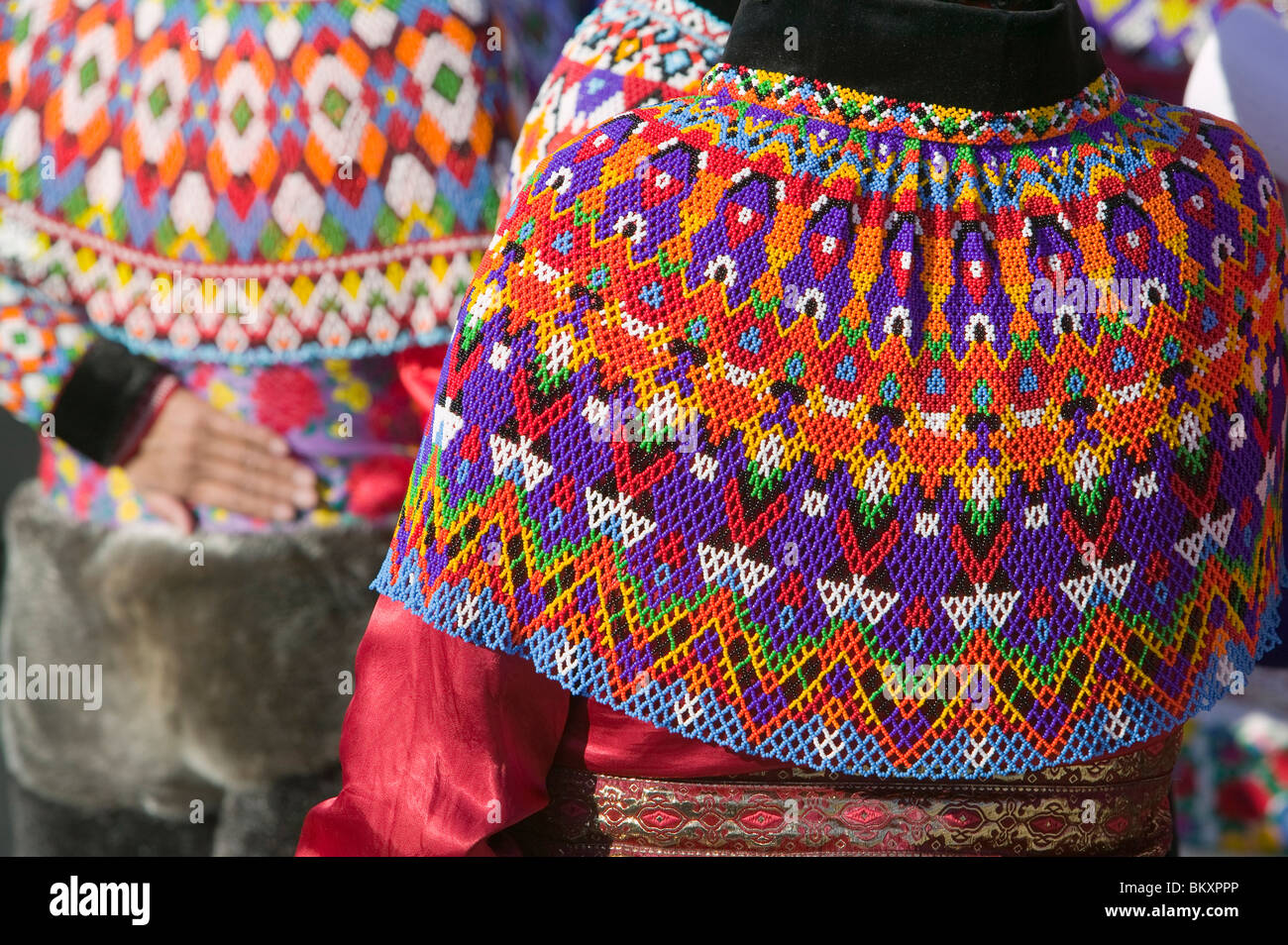 Les femmes portant des Inuits groenlandais traditionnel costume national ou Kalaallisuut à Ilulissat, au Groenland. Banque D'Images