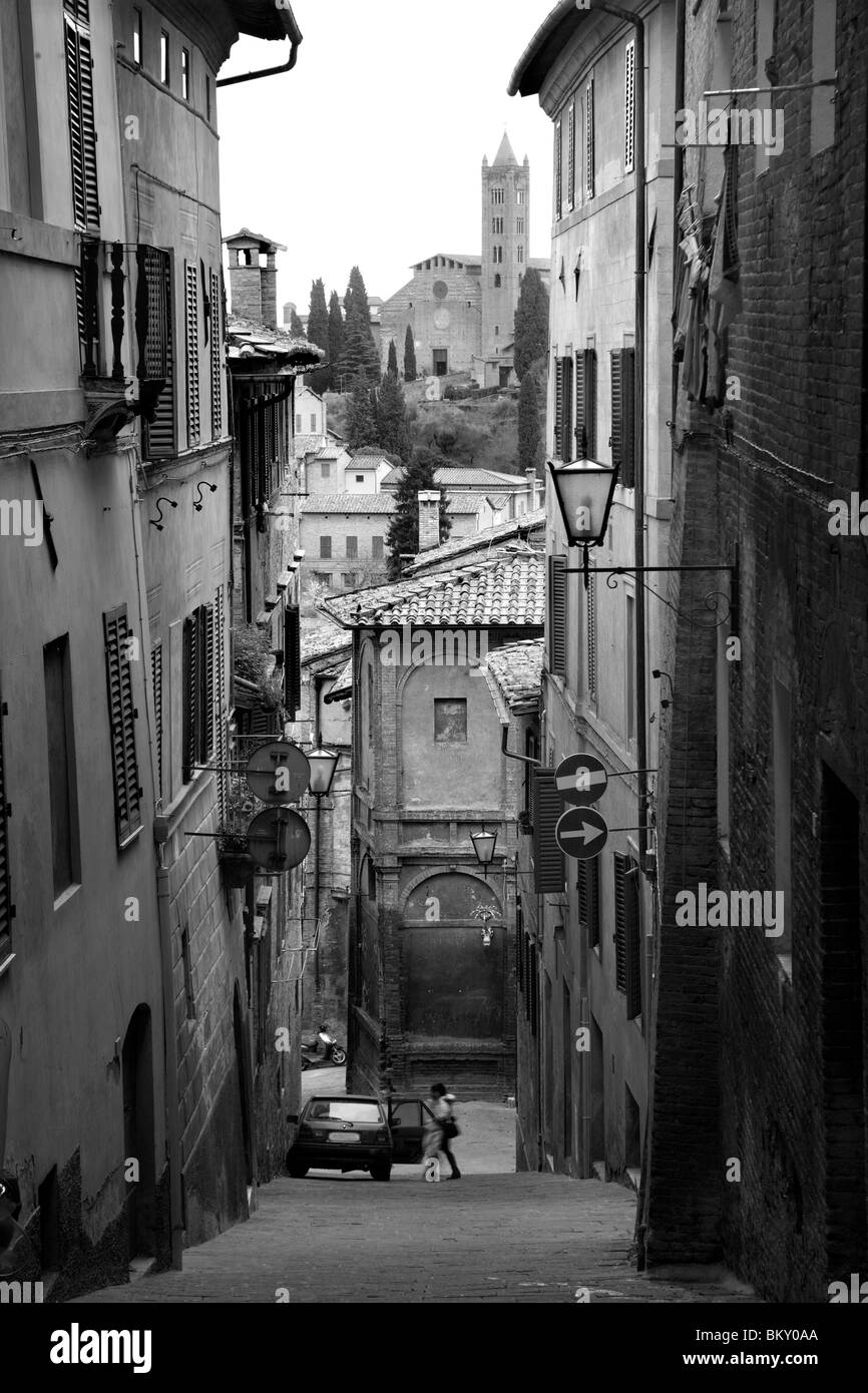 Sienne - Sata Maria dei Servi l'église et allée Banque D'Images