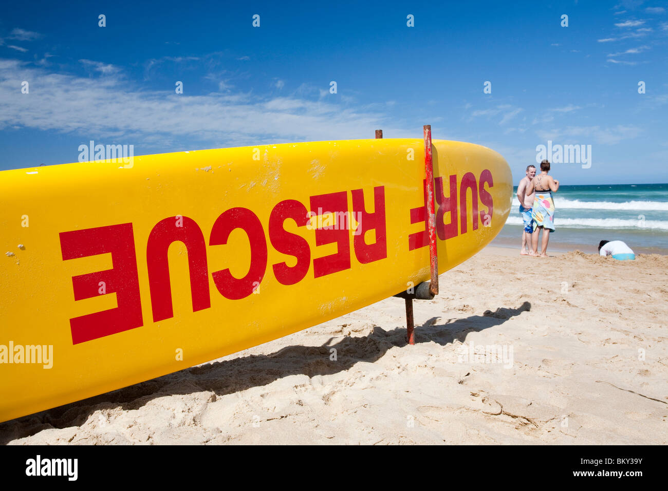 Sur une plage de surf sauveteurs dans la banlieue de Sydney, Australie. Banque D'Images