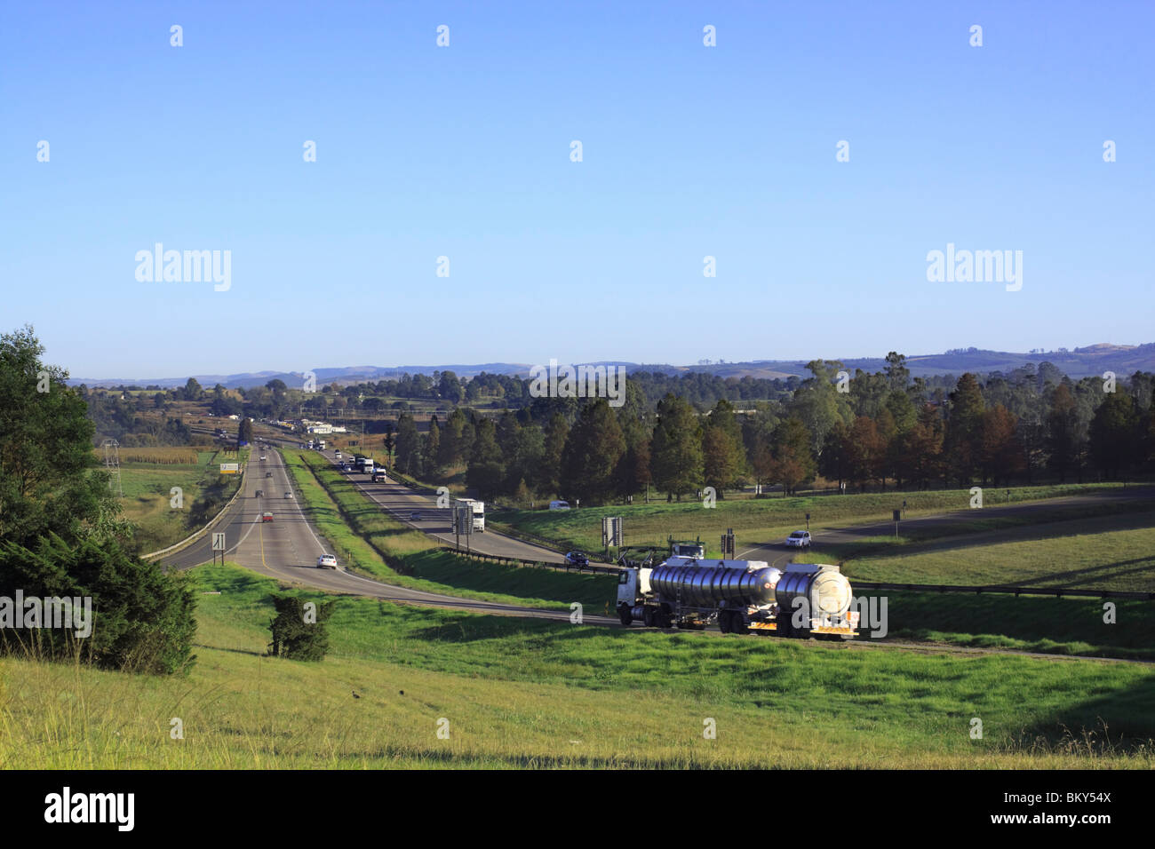 La Section de la 600km autoroute N3 au KwaZulu Natal Midlands, reliant Johannesburg et Durban. L'Afrique du Sud. Banque D'Images