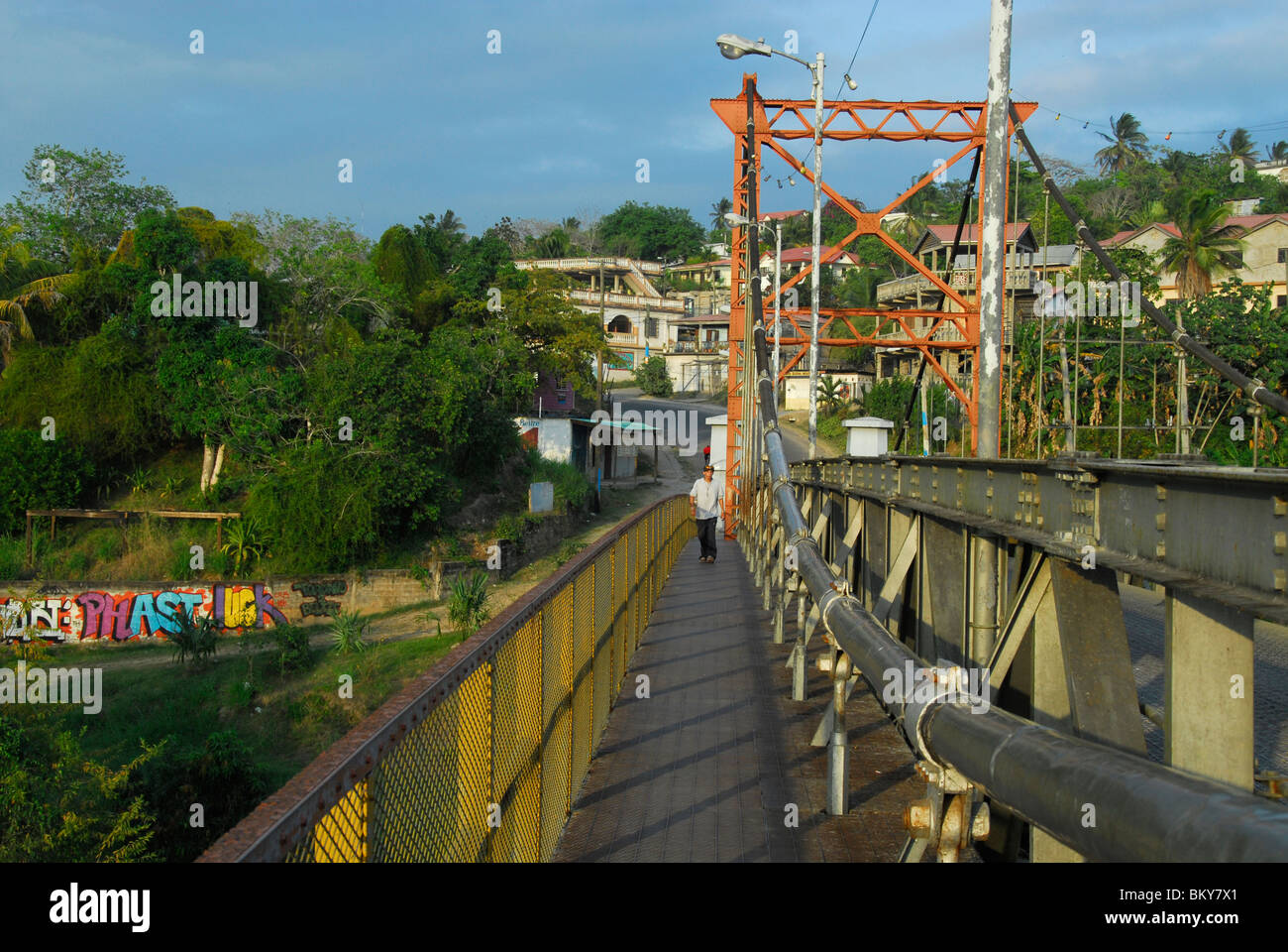 Pont sur la rivière Macal, entre Santa Elena et San Ignacio, Belize, Amérique Centrale Banque D'Images