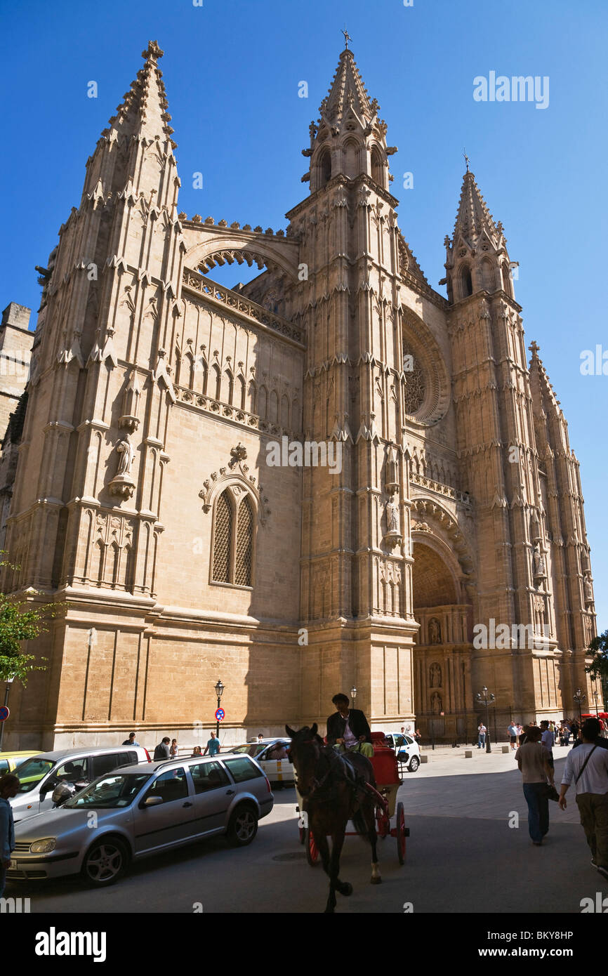 La cathédrale La Seu dans la lumière du soleil, Palma, Majorque, Espagne, Europe Banque D'Images