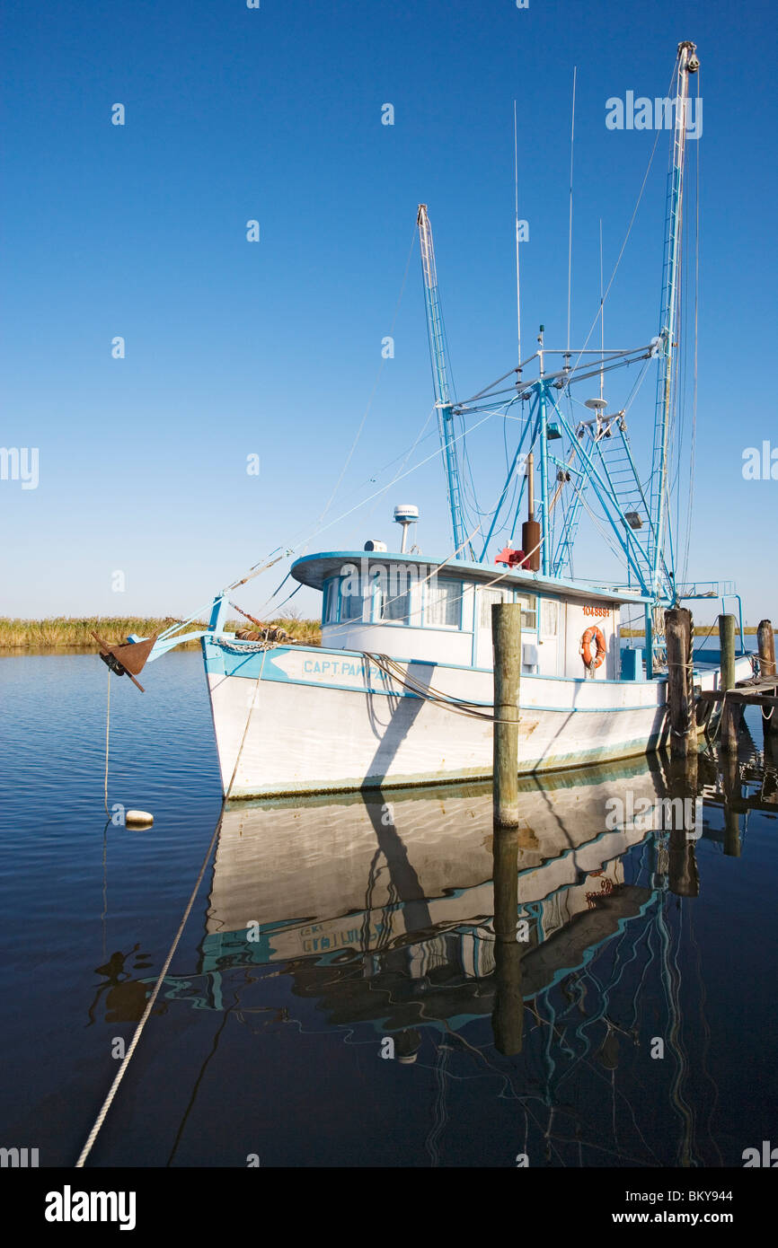Bateau de pêche sur une branche de la rivière Mississippi, au sud de la Nouvelle Orléans, Louisiane, USA Banque D'Images