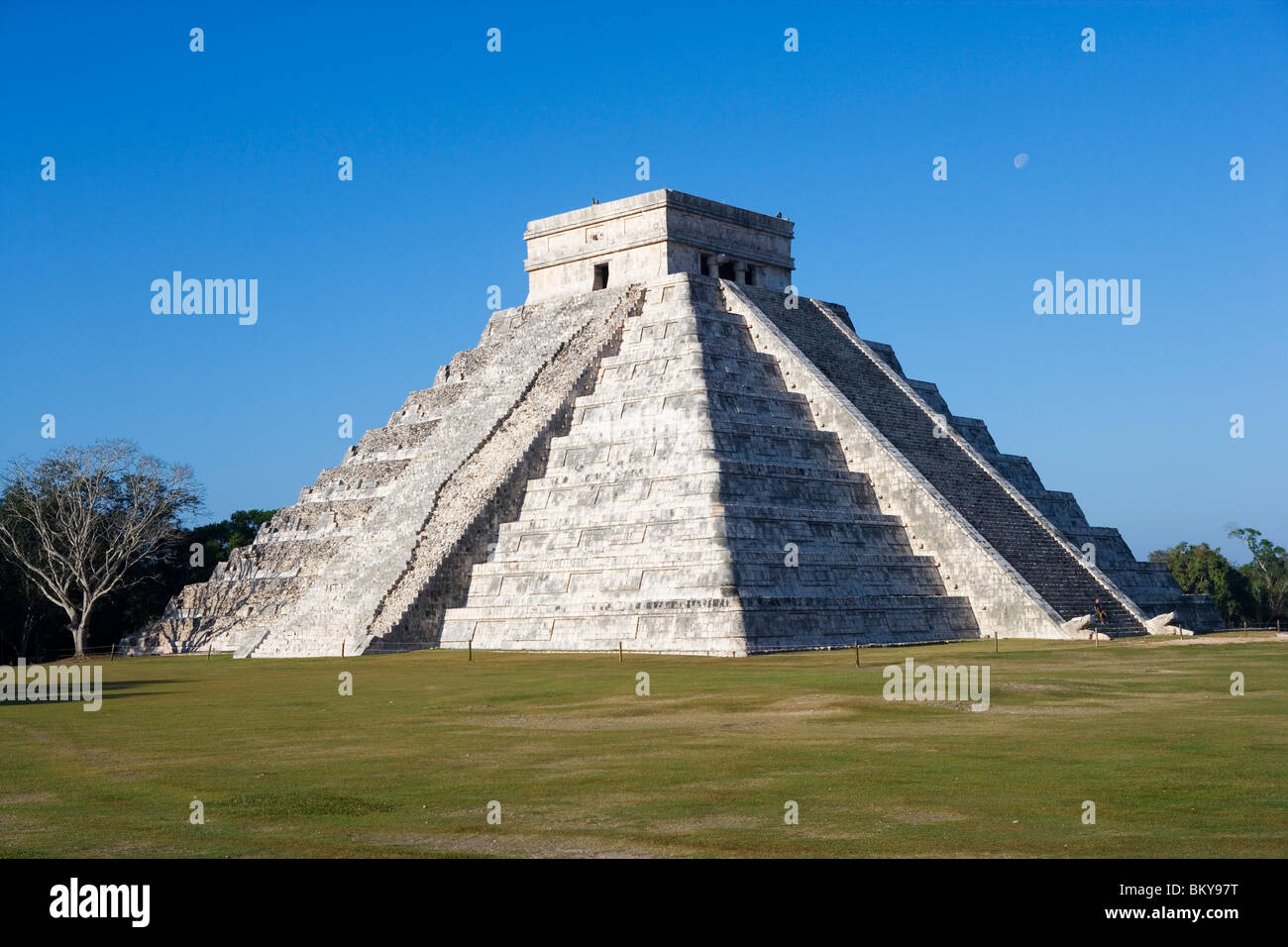 Ruines du temple maya à Chichen Itza, pyramide de Kukulkan, état du Yucatan Peninsula, Yucatan, Mexique Banque D'Images