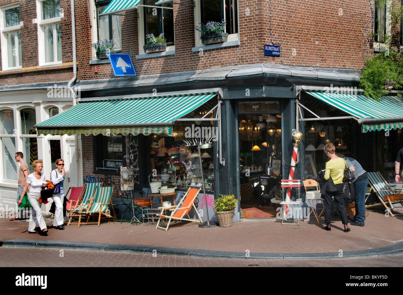 Le marché néerlandais ( antique de Negen Straatjes ils - neuf petites rues ) du Jordaan d'Amsterdam Banque D'Images Le marché néerlandais ( antique de Negen Straatjes ils - neuf petites rues ) du Jordaan d'Amsterdam Banque D'Images