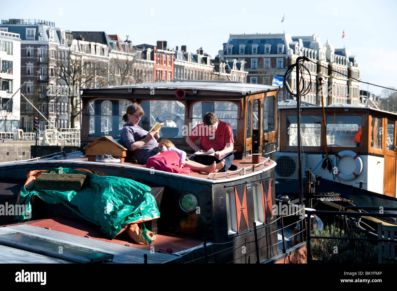 Amsterdam Amstel House Boat Canal Famille Pays-Bas Banque D'Images