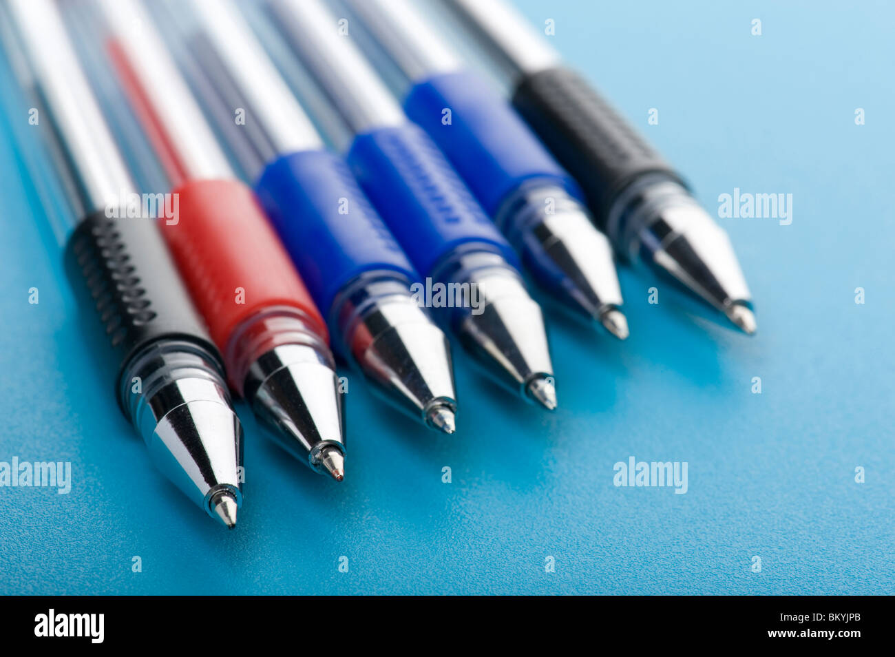 Objet sur bleu - stylo close up Banque D'Images