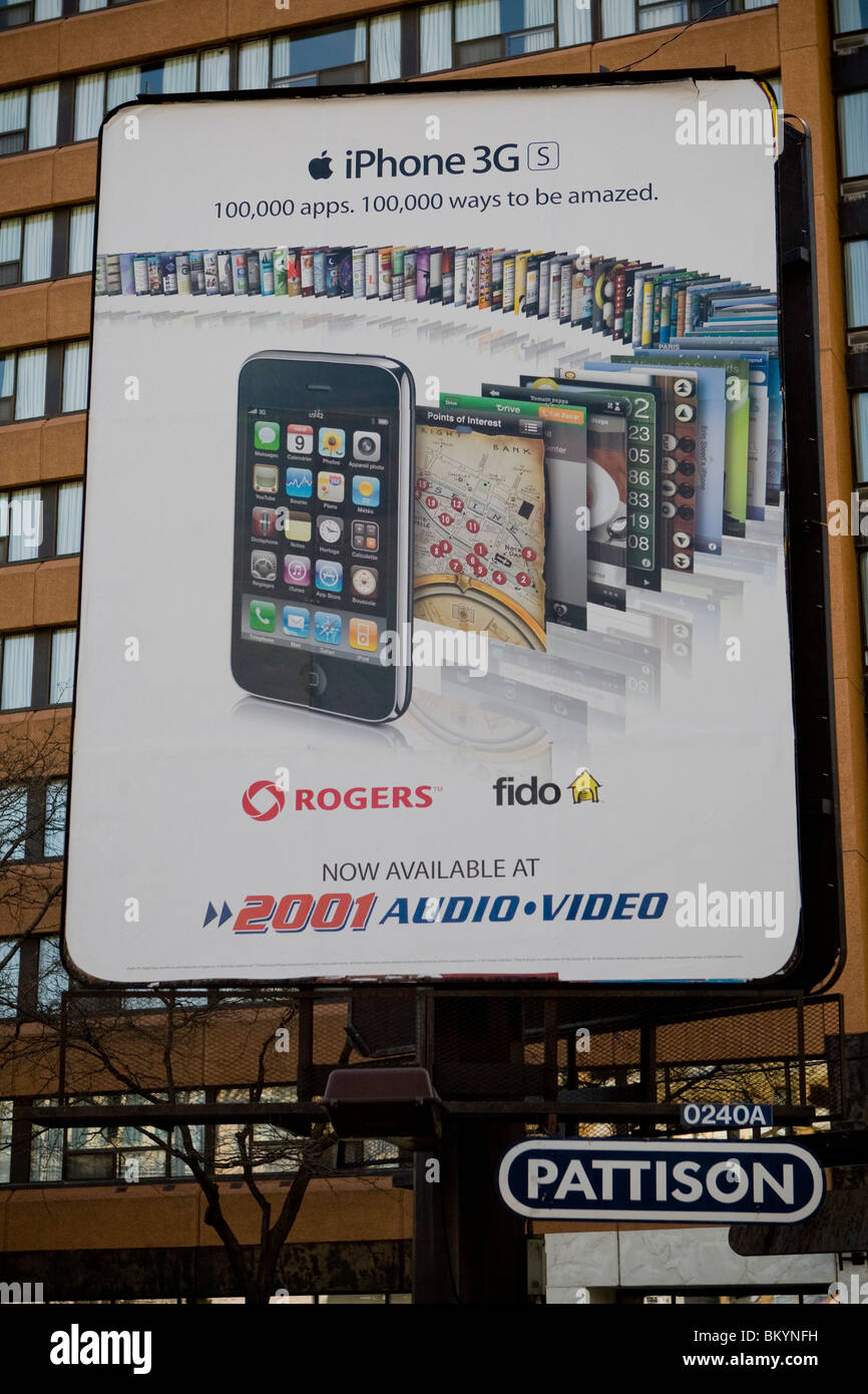 Un Pattison annonces pour Rogers et Fido iPhone est vu à Toronto le 19 avril 2010. Banque D'Images
