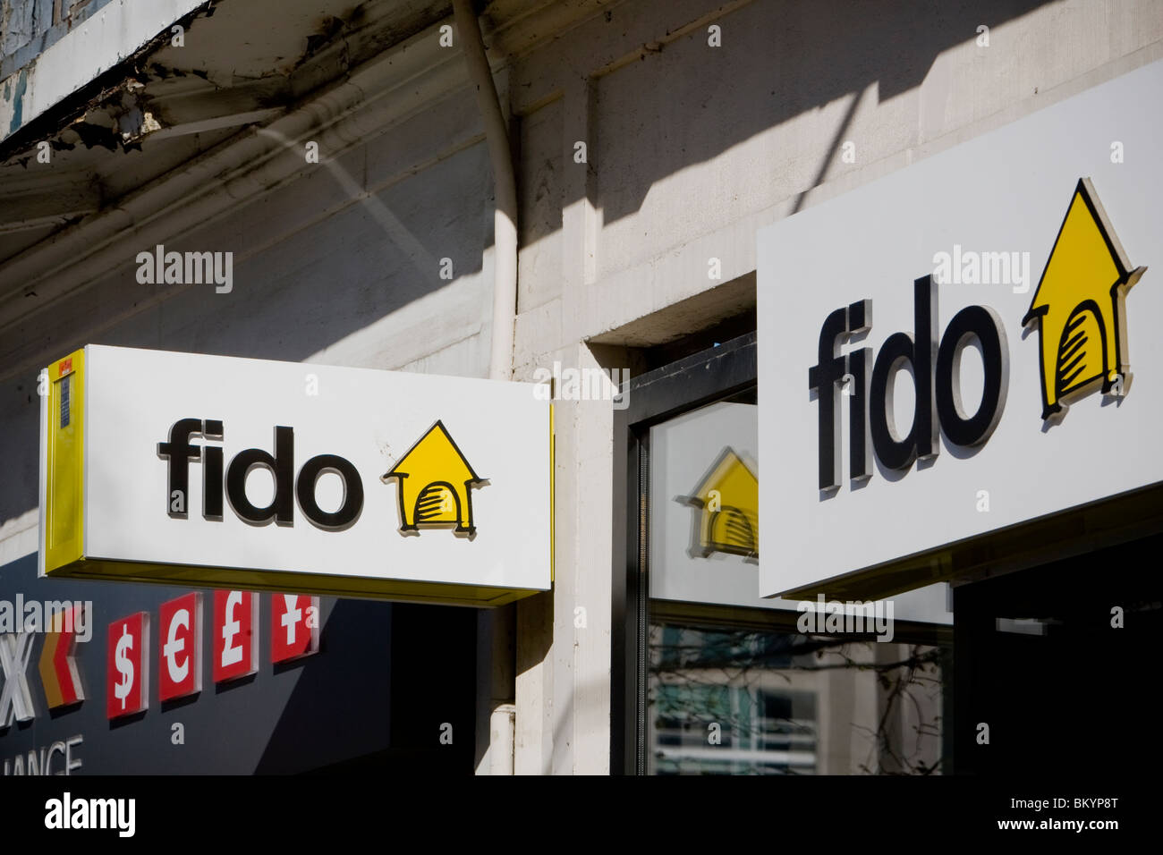 Un magasin Fido est représenté à Toronto Banque D'Images