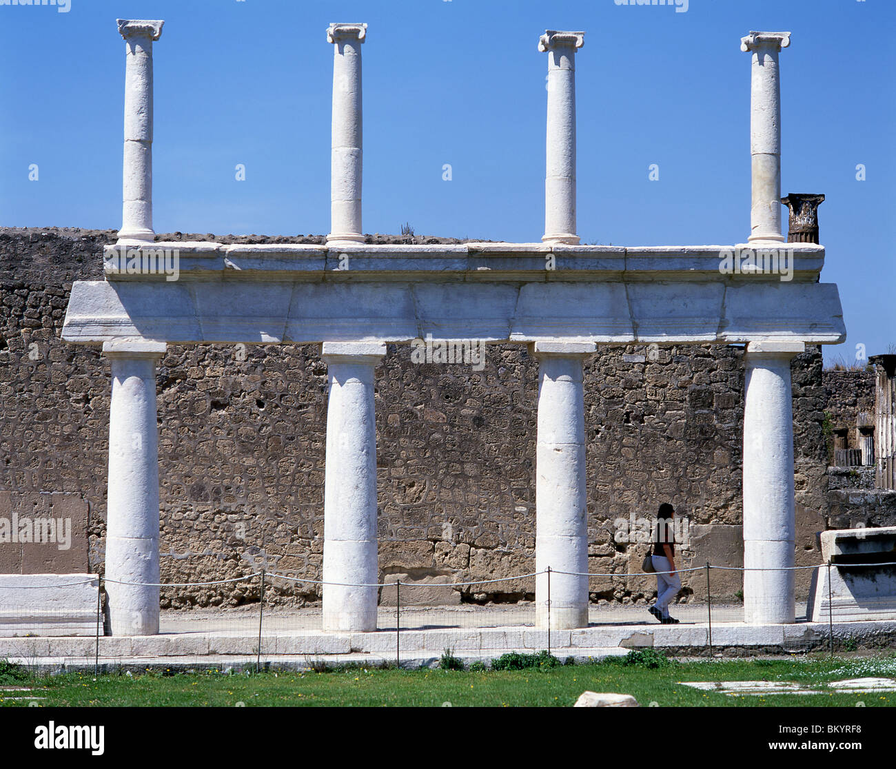 Colonnes dans le Forum, ville ancienne de Pompéi, Pompéi, ville métropolitaine de Naples, région de Campanie, Italie Banque D'Images