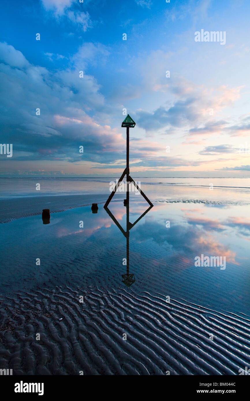 Coucher du soleil à West Wittering beach, West Sussex, UK Banque D'Images