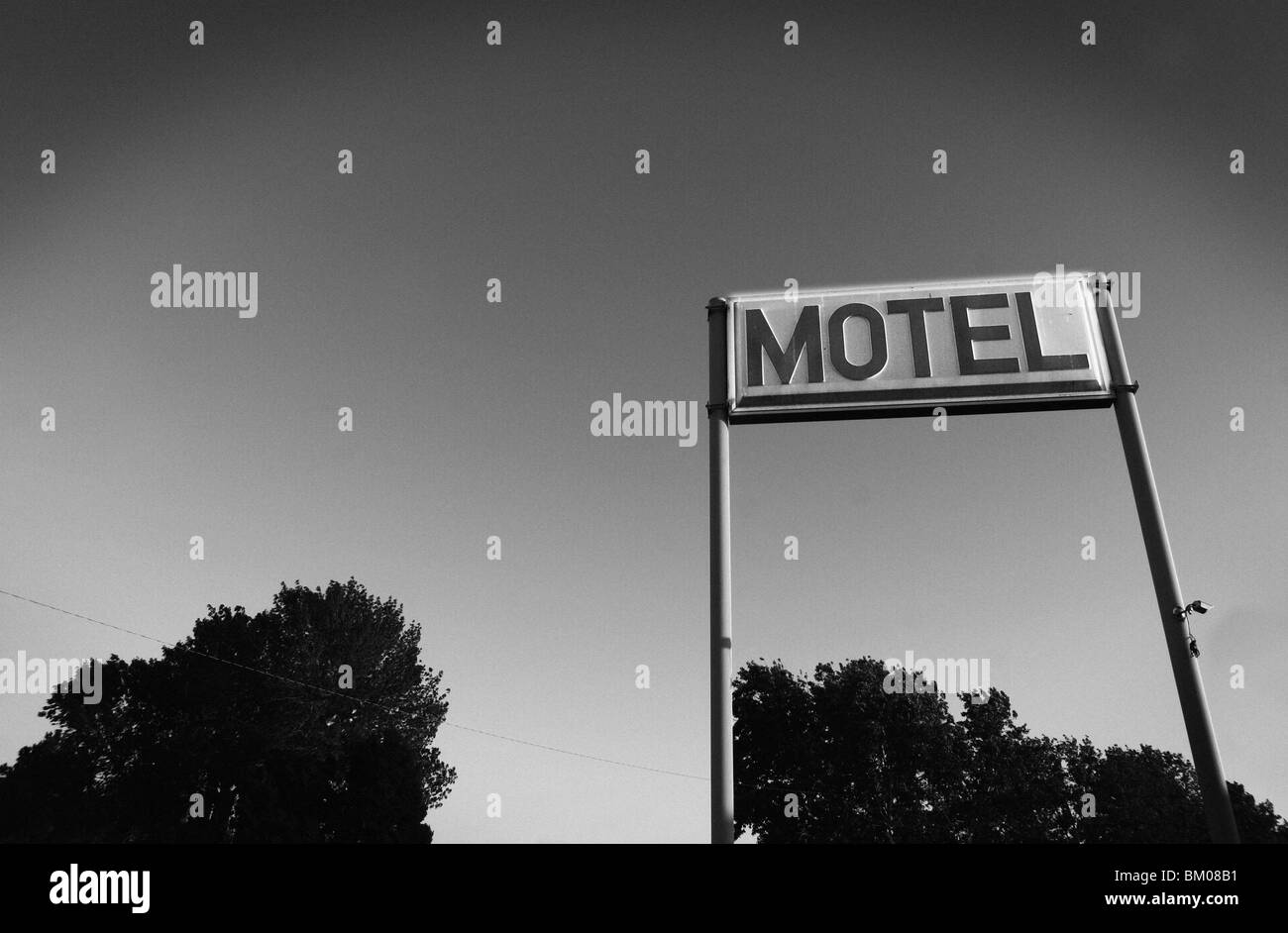 Motels modestes dans une petite ville de l'americana des endroits tels que la page de l'ouest de l'Arizona et de voyage offre de voyage routier voyageurs fatigués de vibe Banque D'Images