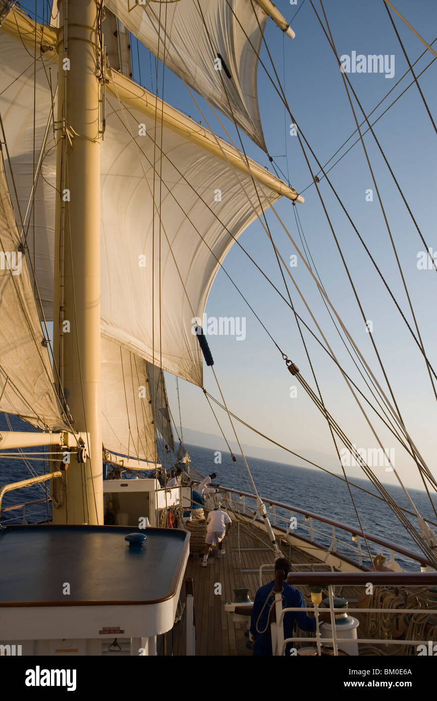 Star Flyer toutes voiles dehors et incliné de flottaison, Star Clippers Star Flyer Sailing Ship, sur la mer Egée Banque D'Images