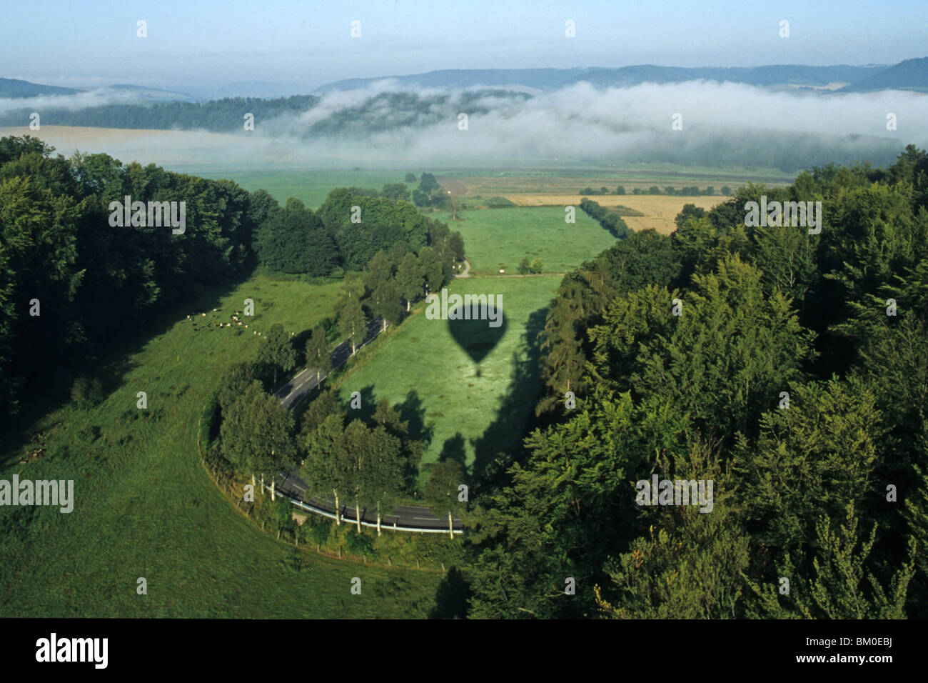 Photo aérienne au-dessus de la Suède, du paysage, de l'ombre du ballon Basse-saxe, Allemagne du nord Banque D'Images