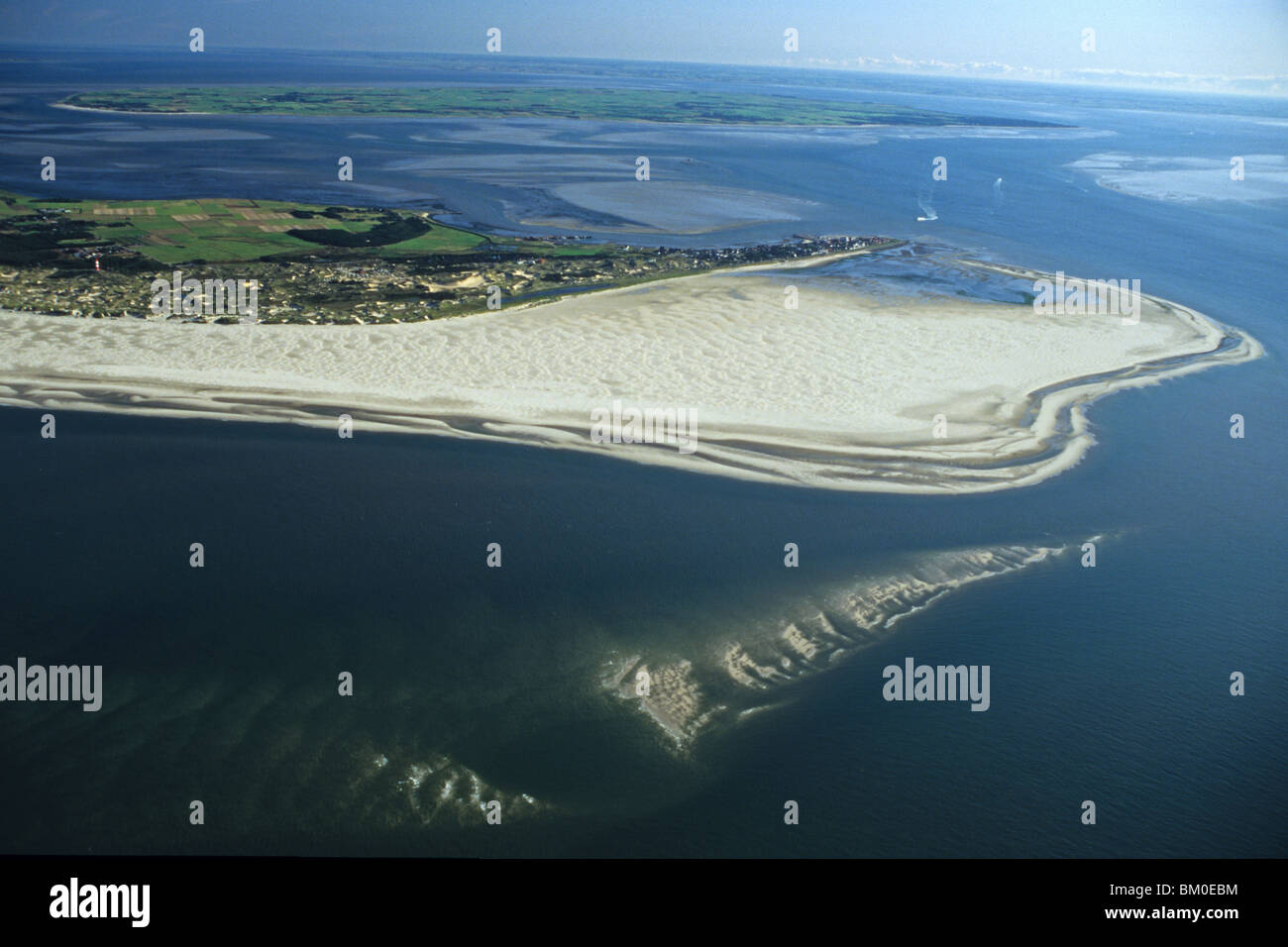 Photo aérienne de Amrum, une des îles frisonnes du Nord de la côte allemande de la mer du Nord dans l'État fédéral de Schleswig-H Banque D'Images