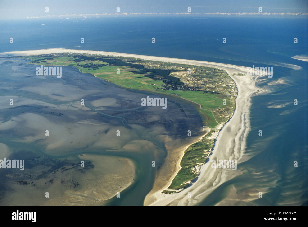 Photo aérienne de Amrum, une des îles frisonnes du Nord de la côte allemande de la mer du Nord dans l'État fédéral de Schleswig-H Banque D'Images
