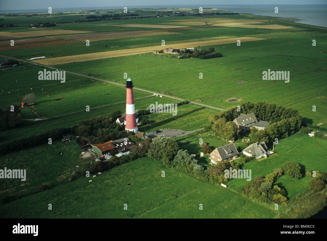 Photo aérienne de Pellworm phare, l'île de Frise du Nord, mer des Wadden, Etat fédéral de Schleswig-Holstein, Mer du Nord, côte de Banque D'Images