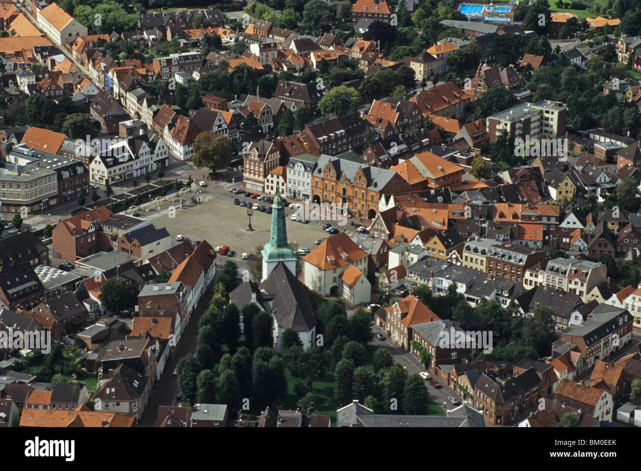 Photo aérienne de Glueckstadt place du marché historique, Elbe, Schleswig Holstein, Allemagne du nord Banque D'Images