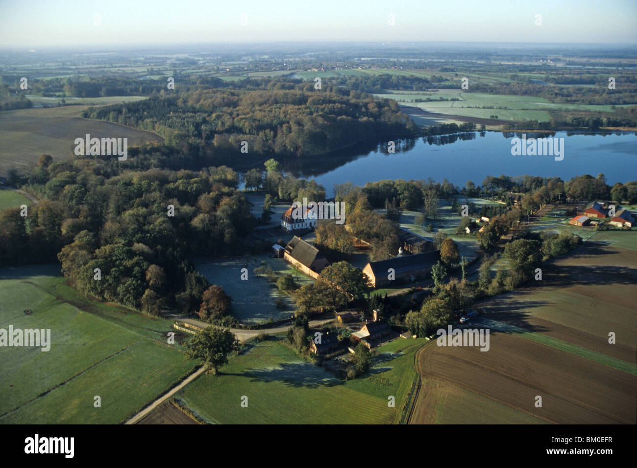 Photo aérienne des lacs suisses, Holstein, Ploen lake, Schleswig Holstein, Allemagne du nord Banque D'Images