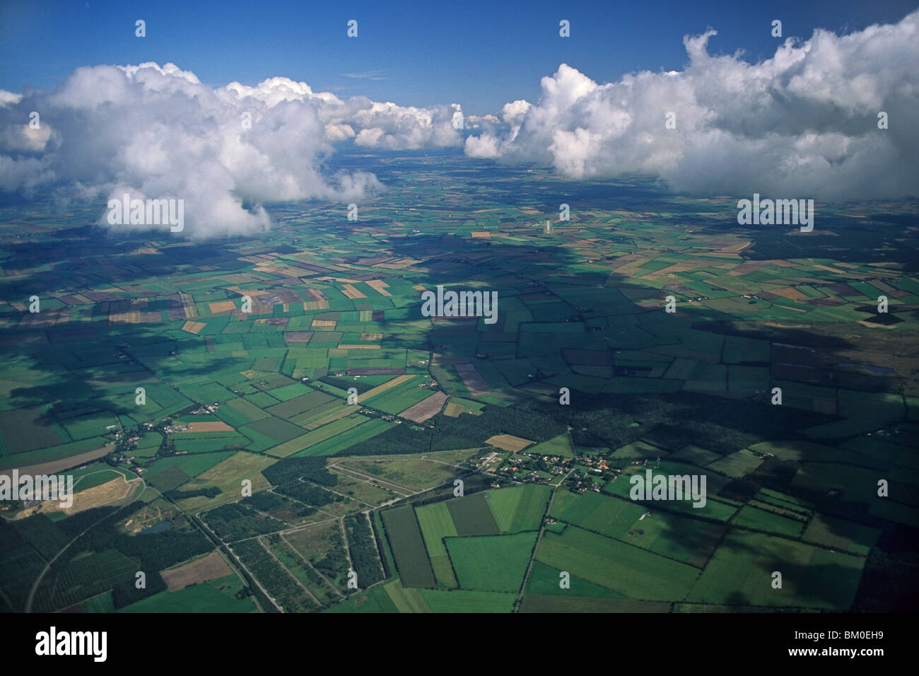 Photo aérienne de nuages au-dessus des basses terres du nord de l'ALLEMAGNE, Basse-Saxe Banque D'Images