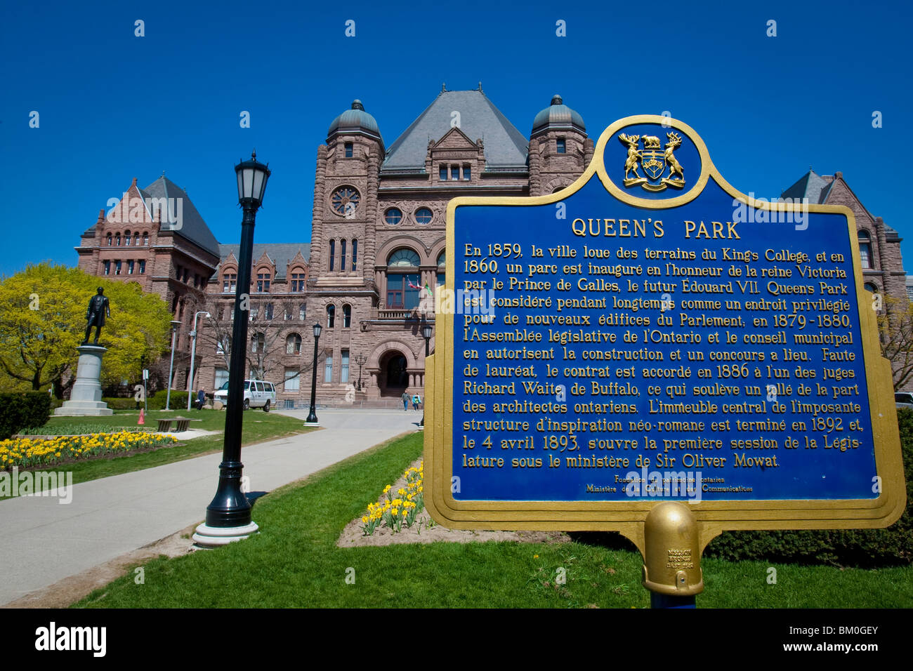 Un conseil de la langue française rappelle l'histoire de Queen's Park, où l'Assemblée législative de l'Ontario est situé, à Toronto Banque D'Images