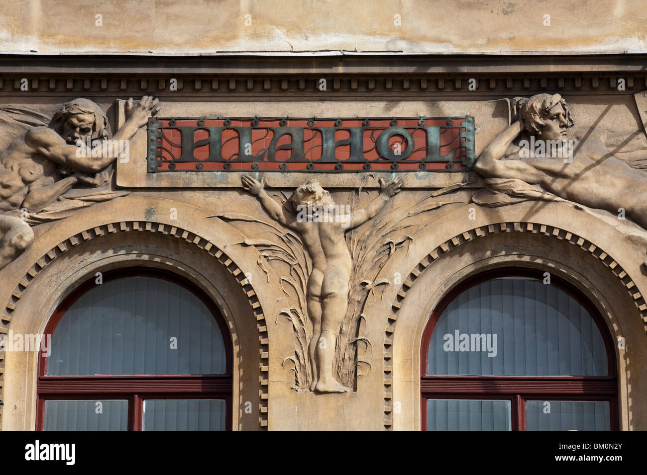 Détail de façade, Hlahol bâtiment art nouveau sur la quai Gottwald, Prague, République tchèque. Banque D'Images