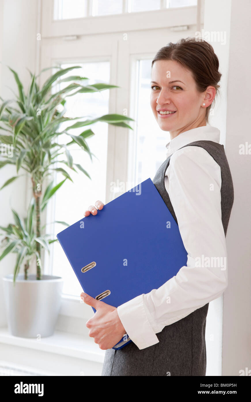 Businesswoman with fichier dossier Banque D'Images