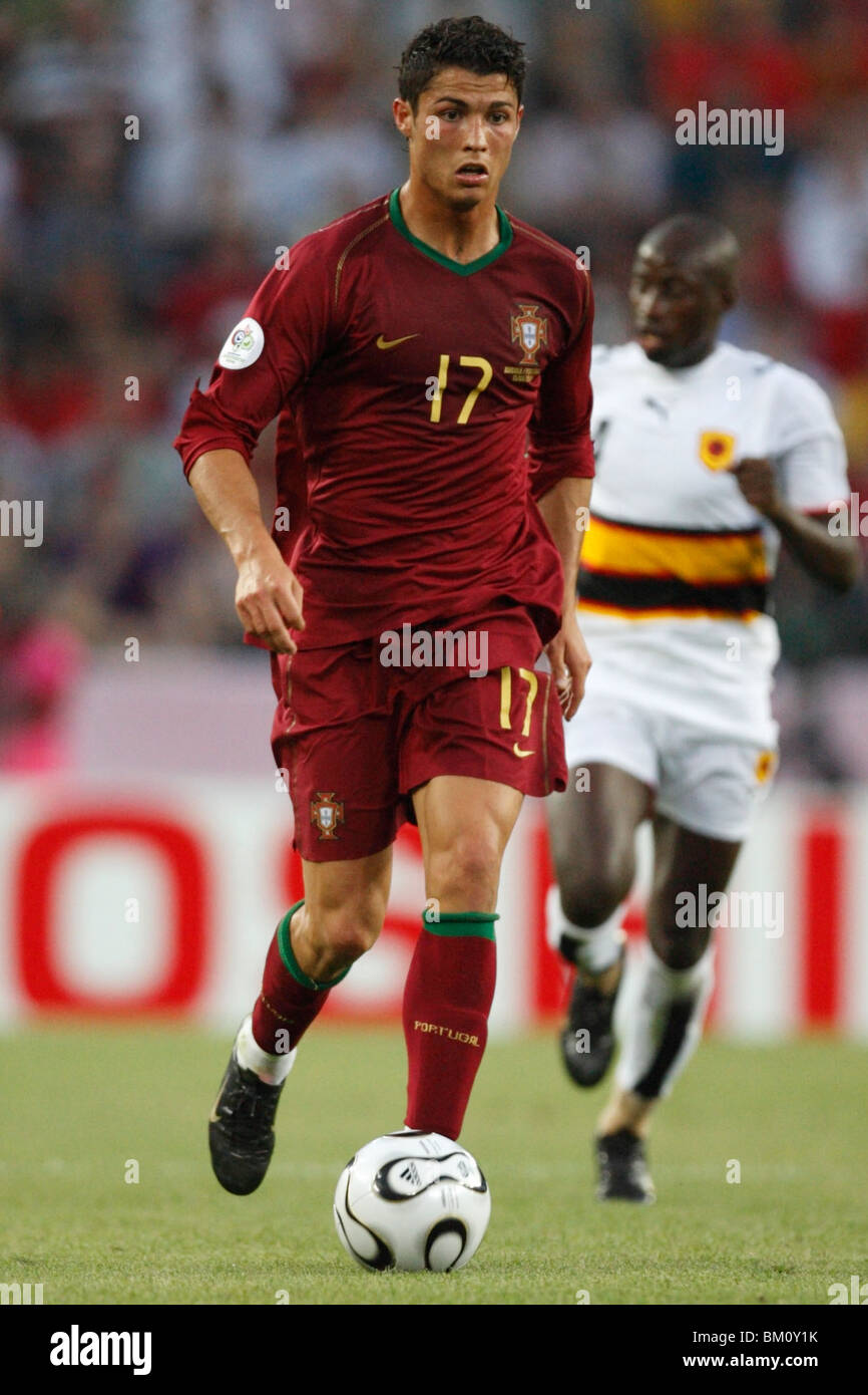 Le Portugal de Cristiano Ronaldo en action lors d'un match de football de la Coupe du Monde de la FIFA contre l'Angola le 11 juin 2006. Banque D'Images