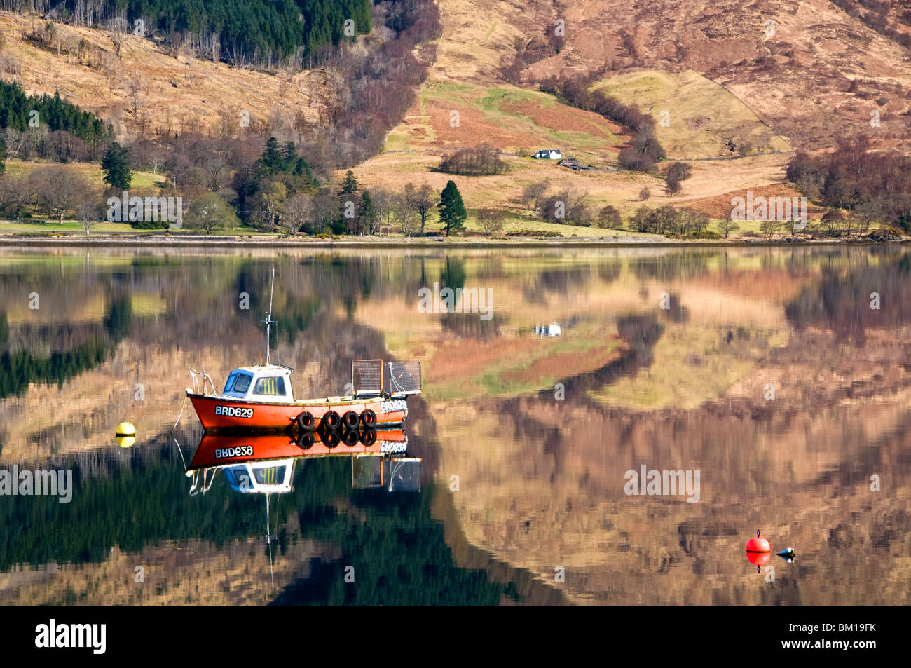 Les réflexions dans le Loch Leven, près de Ballachulish, Glencoe, Highlands, Scotland, UK Banque D'Images