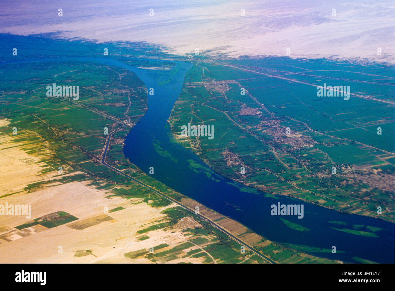 Vue aérienne de la rivière Nilo, Égypte, Afrique du Nord, Afrique Banque D'Images