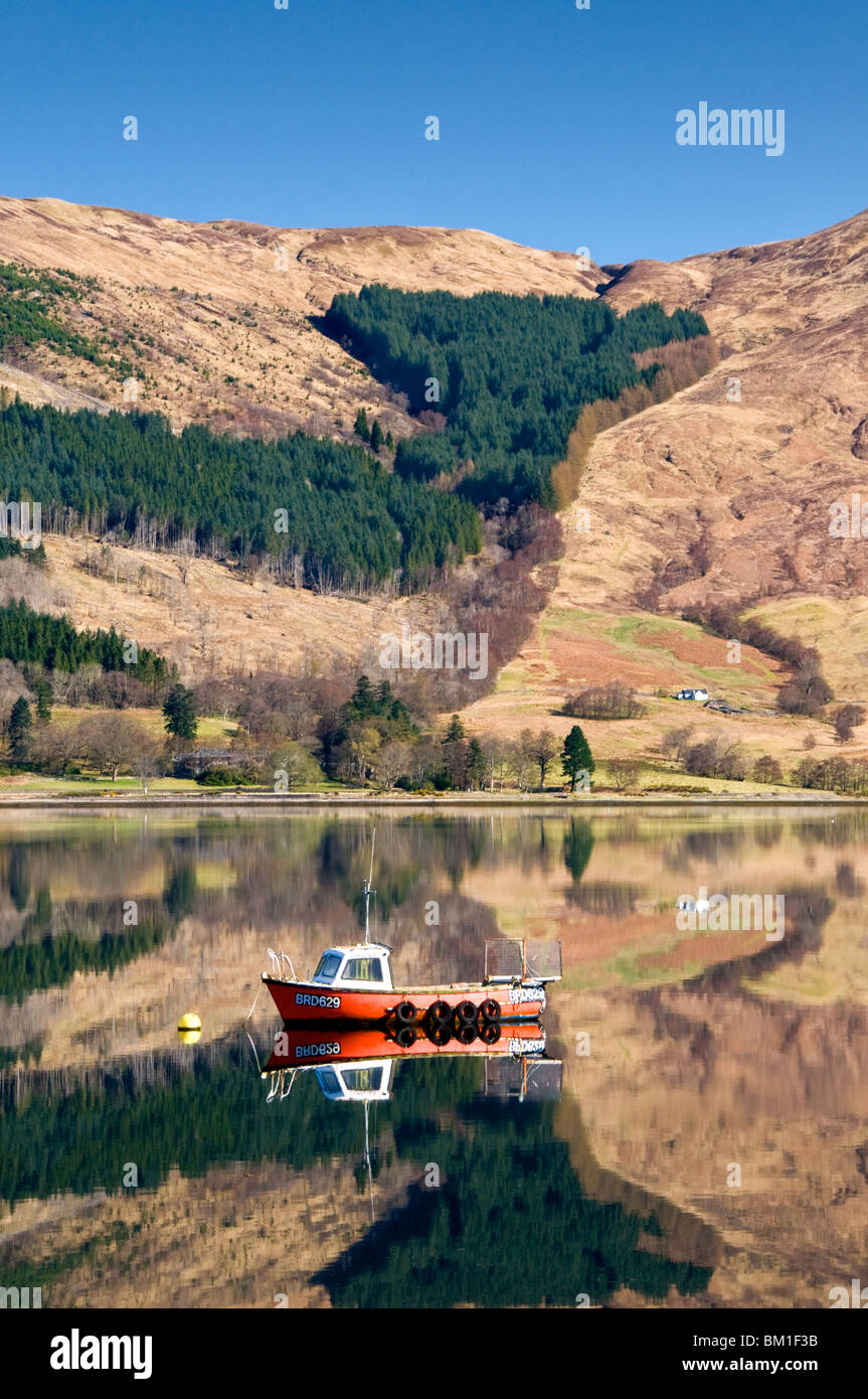 Les réflexions dans le Loch Leven, près de Ballachulish, Glencoe, Highlands, Scotland, UK Banque D'Images