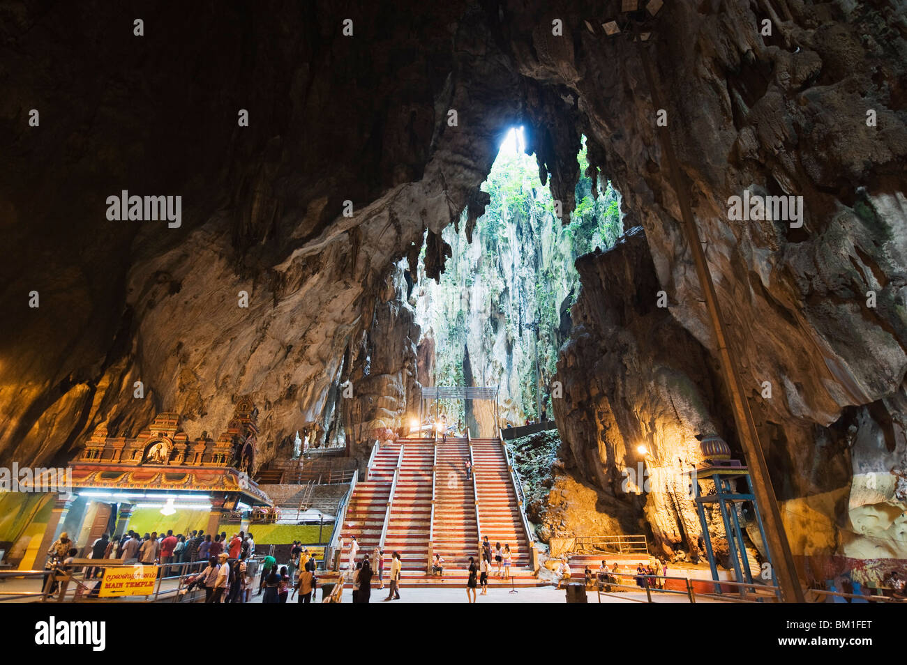 Temple Hindou de culte dans la caverne à Batu Caves, Kuala Lumpur, Malaisie, Asie du Sud, Asie Banque D'Images