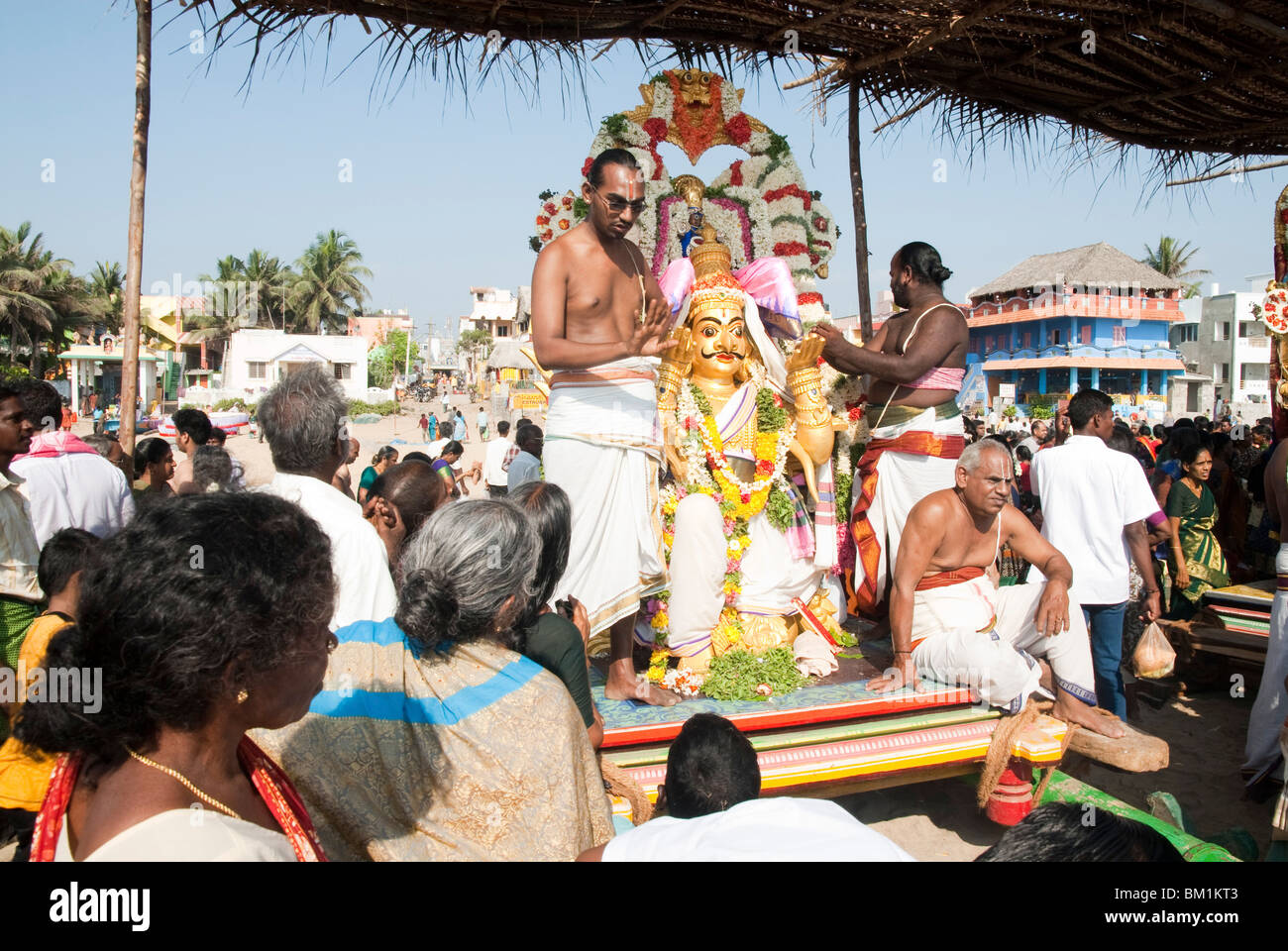 L'Inde, le Tamil Nadu, Mahabalipuram Holi ka dahan la célébration de la mort d'Holika Banque D'Images