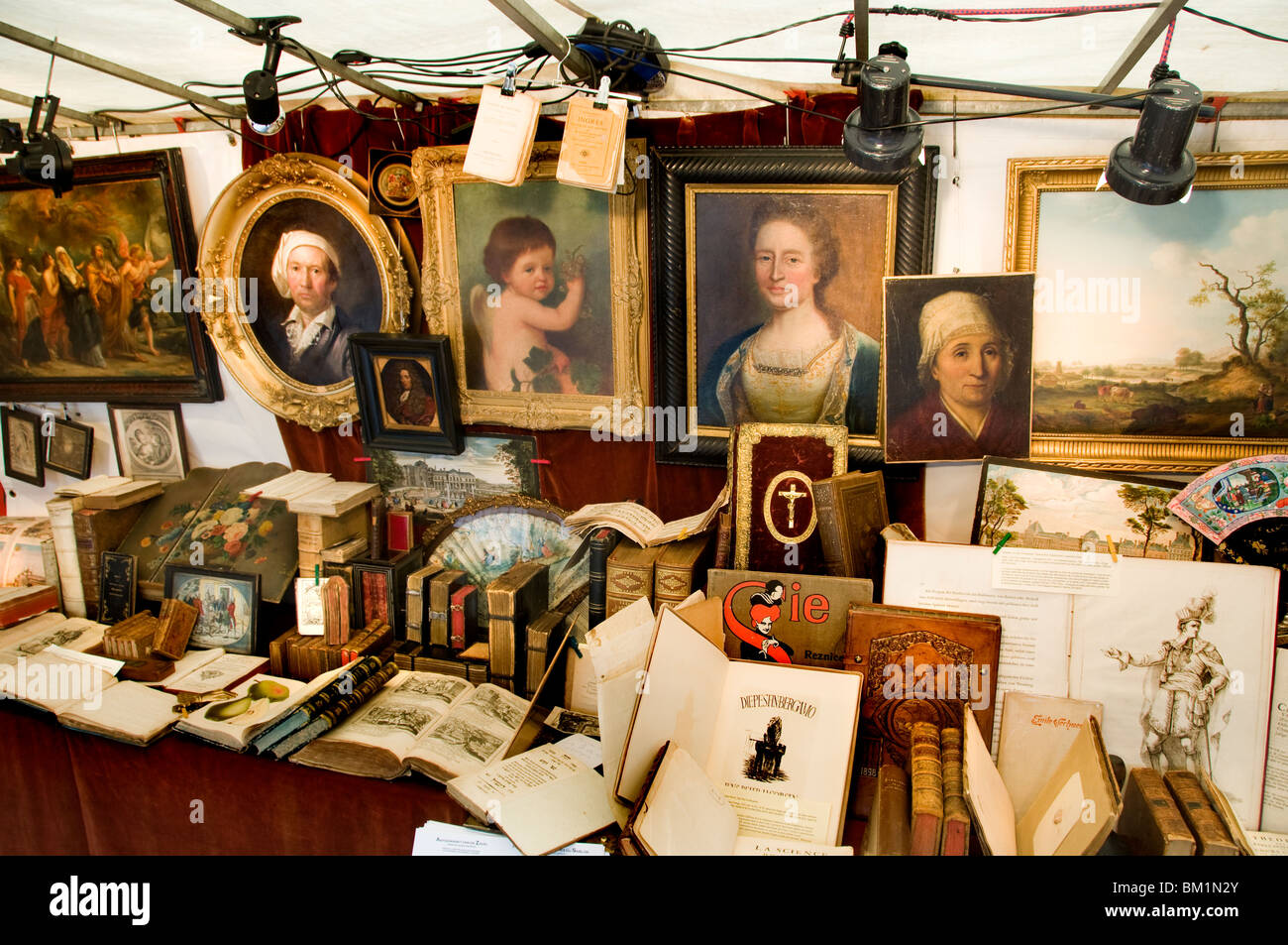 Bruxelles Bruxelles Place de grand marché d'antiquités de sablon sablon grote Banque D'Images