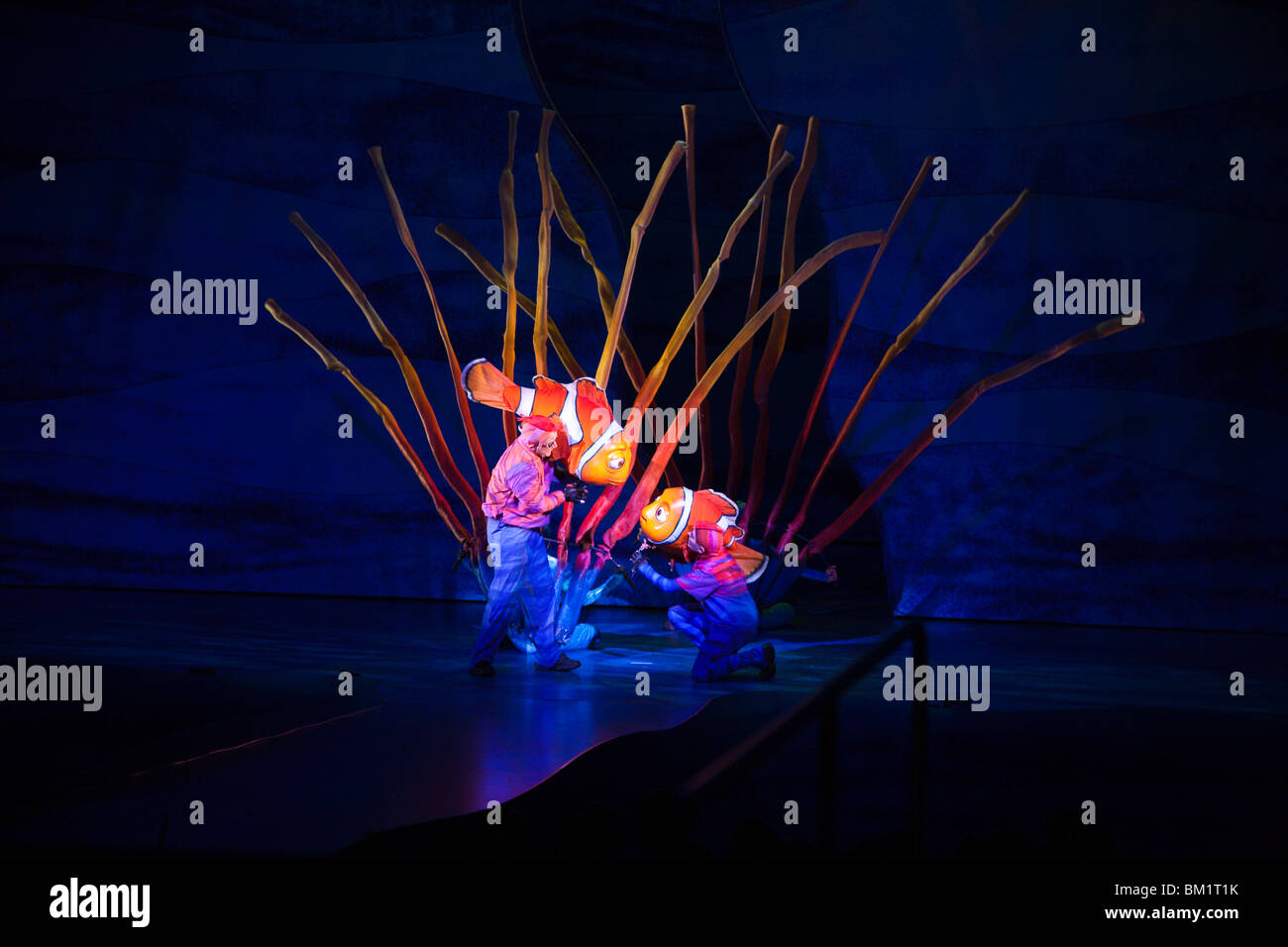 Orlando, FL - Jan 2009 - Finding Nemo - The Musical, propose des artistes interprètes ou exécutants et des marionnettes au Disney's Animal Kingdom à Orlando Banque D'Images