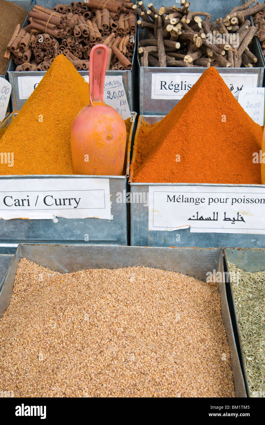 Épices à vendre au souk, Medina, Marrakech (Marrakech), Maroc, Afrique du Nord, Afrique Banque D'Images
