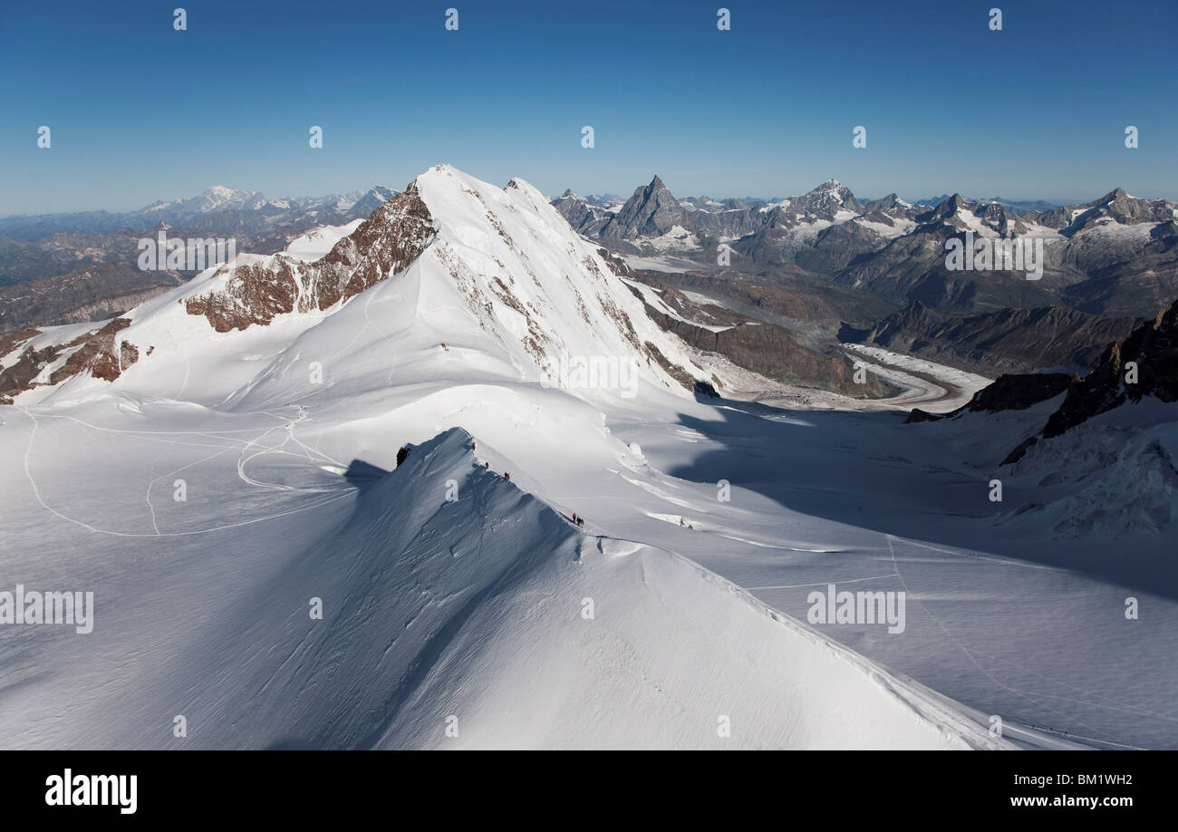 Alpinistes sur le pic de Polluce dans le massif du Monte Rosa, Piémont, Alpes italiennes, l'Italie, l'Europe Banque D'Images