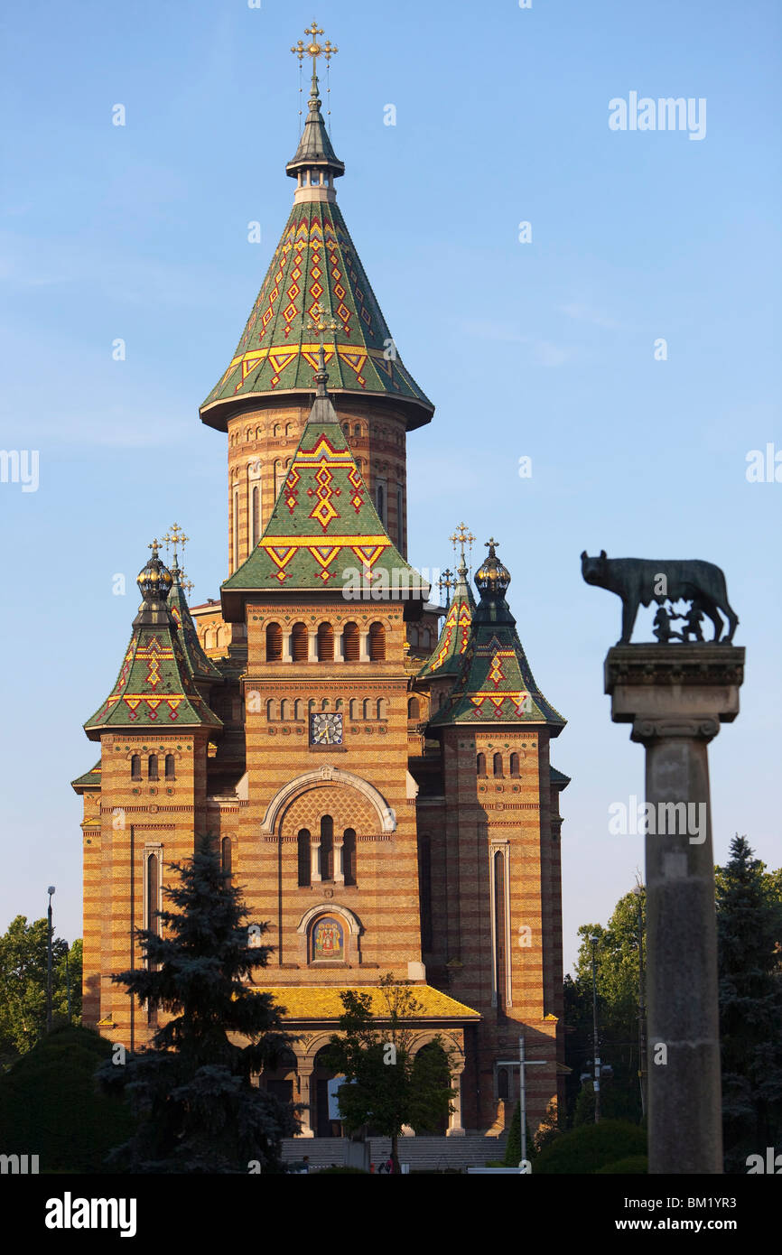 Cathédrale Métropolitaine et Romulus et Remus colonne, Timisoara, Roumanie, Europe Banque D'Images